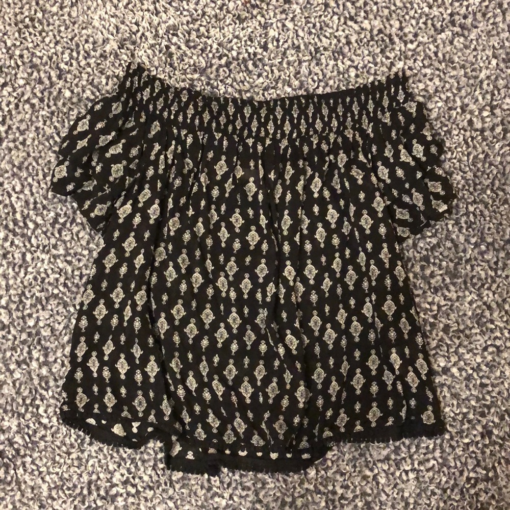 Off shoulder cropped shirt